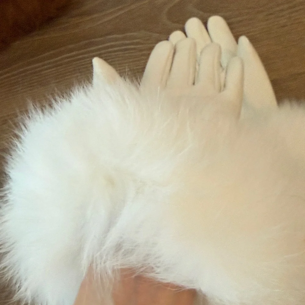 NWOT white fleece lined sheepskin leather gloves with fox fur trim
